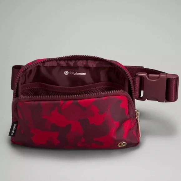 Lululemon Everywhere Belt Bag Lunar Year Red Rabbits 1L - Picture 3 of 12
